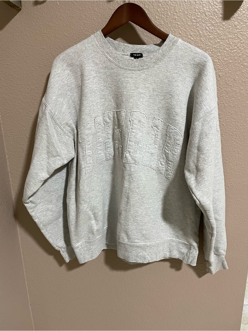 The Bar Light Gray Embroidered Crewneck Sweatshirt One stain look on picture 4